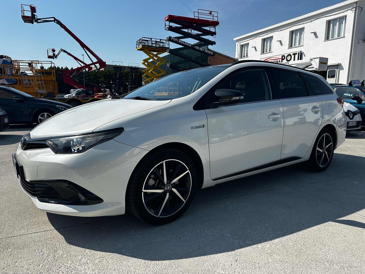 TOYOTA Auris Touring Sports 1.8 Hybrid Black Edition CVT